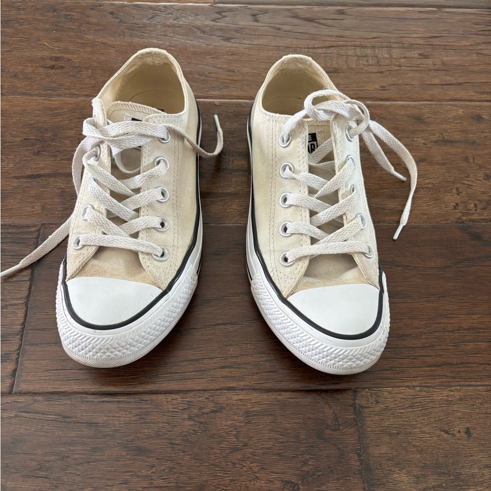 Converse - Cream and white Low-Top Sneakers